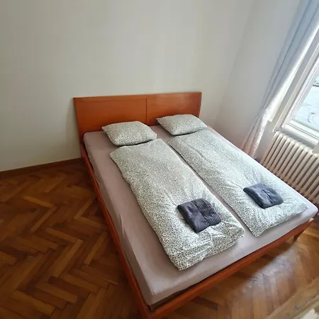 Huge Retro - 100 Sqm - Near Train Station 아파트 *